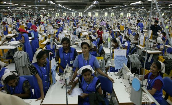 how much does nike pay its factory workers