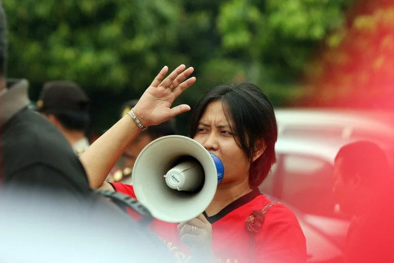 Workers demonstrate for fair labour conditions outside Hotel Indonesia in Jakarta. The protest is targeted at multinational brands that manufacture in Indonesia, including sportswear giants Nike, Puma and adidas. The protest calls for an end to discrimination against unions and respect for workers' rights. Photo: Rino Hidayah/OxfamAUS