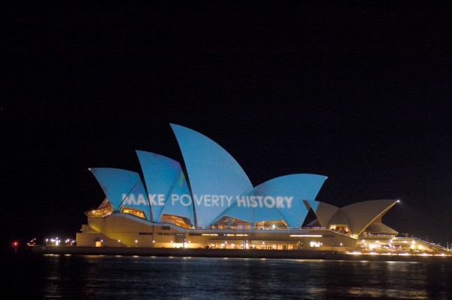 Make Poverty History projection onto the Sydney Opera House