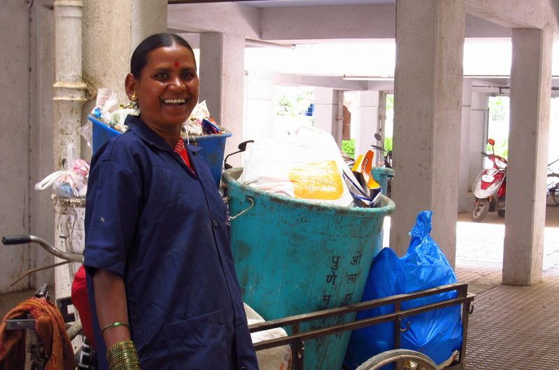 Rekha Chandrakant Khandagale at work. Photo: Bipasha Majumder/OxfamIndia