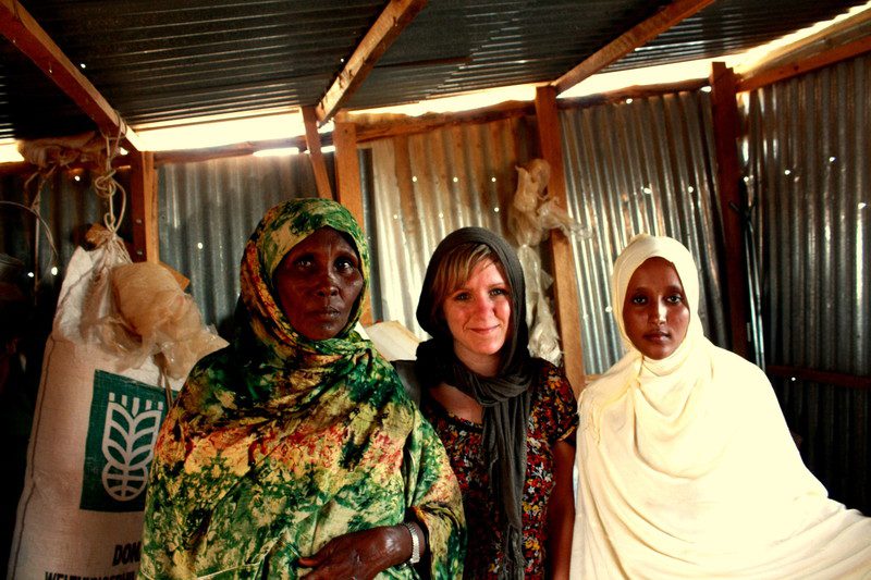 Jo Harrison with Dadaab residents Saadia Yussif Abdi and her mother, Maryon Mohamed. Photo: Jo Harrison/Oxfam