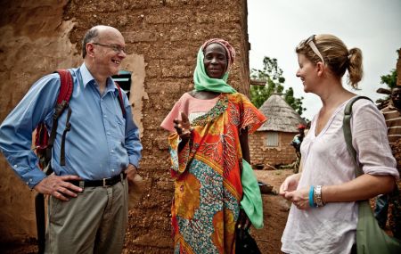 Andrew and Natasha Stott Despoja chat to Awa. Photo: Pablo Tosco/Oxfam Andrew and Natasha Stott Despoja chat to Awa. Photo: Pablo Tosco/Oxfam