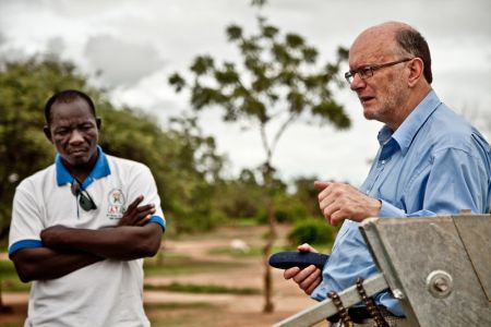 Andrew Hewett with Amadou Ouedraogo, village chief of Konean. Photo: Pablo Tosco/OxfamAUS Andrew Hewett with Amadou Ouedraogo, village chief of Konean. Photo: Pablo Tosco/OxfamAUS