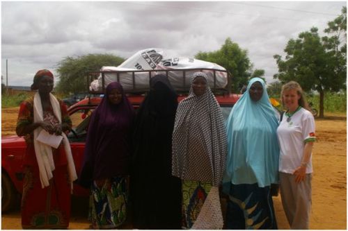 Louise Mooney with women who all lost their homes in Niger’s recent flooding. Photo: Chiarra Ferri Louise Mooney with women who all lost their homes in Niger’s recent flooding. Photo: Chiarra Ferri