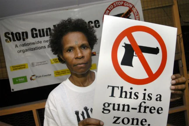 Eileen Kolma, holding up a sign to stop gun violence in Papua new Guinea. Photo: Jerry Galea/OxfamAUS Photo: Jerry Galea/OxfamAUS