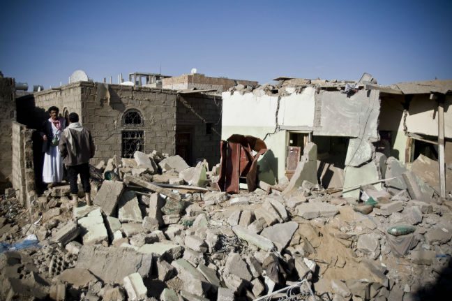 People search for survivors under the rubble of houses destroyed by Saudi airstrikes near Sanaa Airport, Yemen, Tuesday, March 31, 2015. Photo: Abo Haitham Photo: Abo Haitham