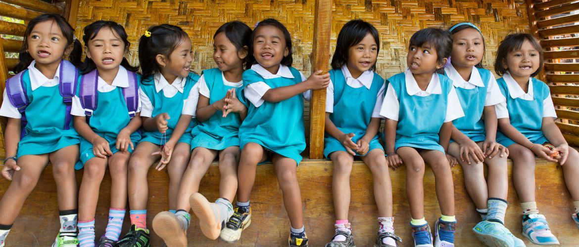 Photo: Rodrigo Ordonez/OxfamAUS School girls sing a song to welcome visitors to the 'reading corner' set up by the village preparedness and response team in Sembalun Lawang, Indonesia.