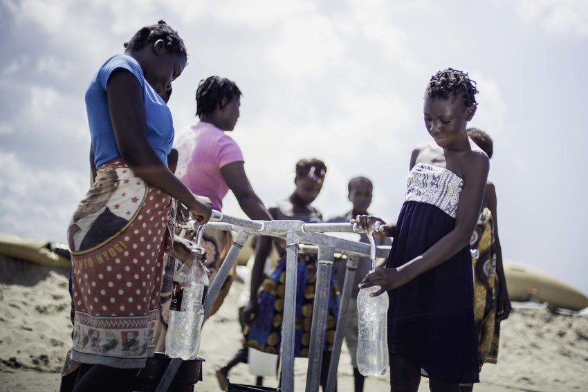 Oxfam is working at a camp in Mozambique, distributing life-saving supplies to survivors after Cyclone Idai. Image: Micas Mondlane/Oxfam