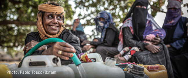 Suad Hassan fled the Ta’izz region because of frequent armed clashes. Today she lives in a camp in Al Malika. Collecting water is an arduous task. Suad Hassan fled the Ta’izz region because of frequent armed clashes. Today she lives in a camp in Al Malika. Collecting water is an arduous task.