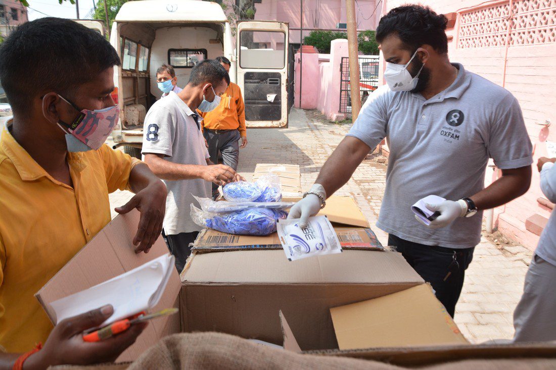 <p> </p><p>Today our colleagues Poonam Mishra (lady in red), Programme Coordinator - Disaster Risk Reduction, and Hriday Prakash Tripathi (in grey Oxfam t-shirt), <em>Logistics Assistant, </em>met Dr Sudhakar Pandey <em>(in white)</em>, Chief Medical Officer, Gorakhpur, UP & handed over 100 PPE kits, 150 safety kits & 5 Oxygen concentrators to the District Medical Health & Family Welfare Department. Gorakhpur response (Uttar Pradesh).</p><p> </p>