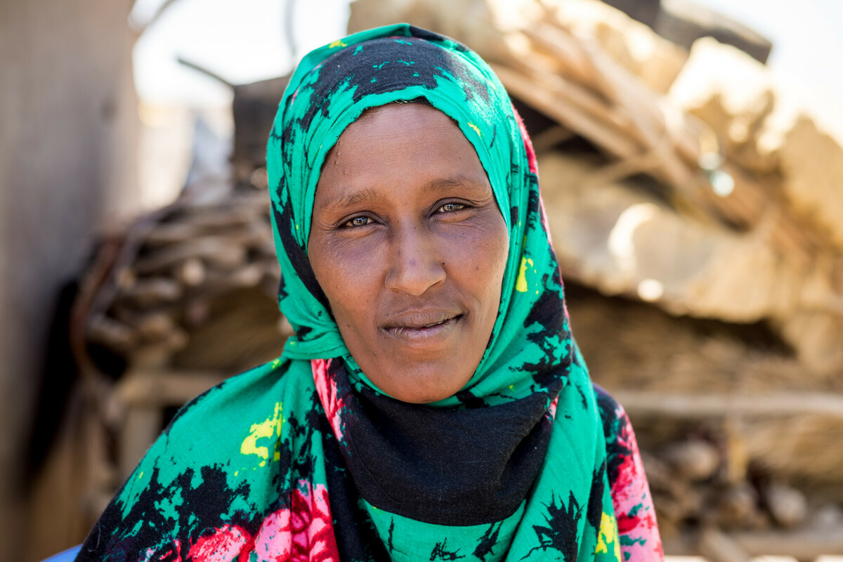 After Safaia Osman’s cattle died in the drought, she became a participant in Oxfam’s Cash Transfer Programme and Water Sanitation and Hygiene Non Food Item in Badana, Kenya. Now she has the clean water and food she needs to survive the drought. Credit: Loliwe Phiri/Oxfam