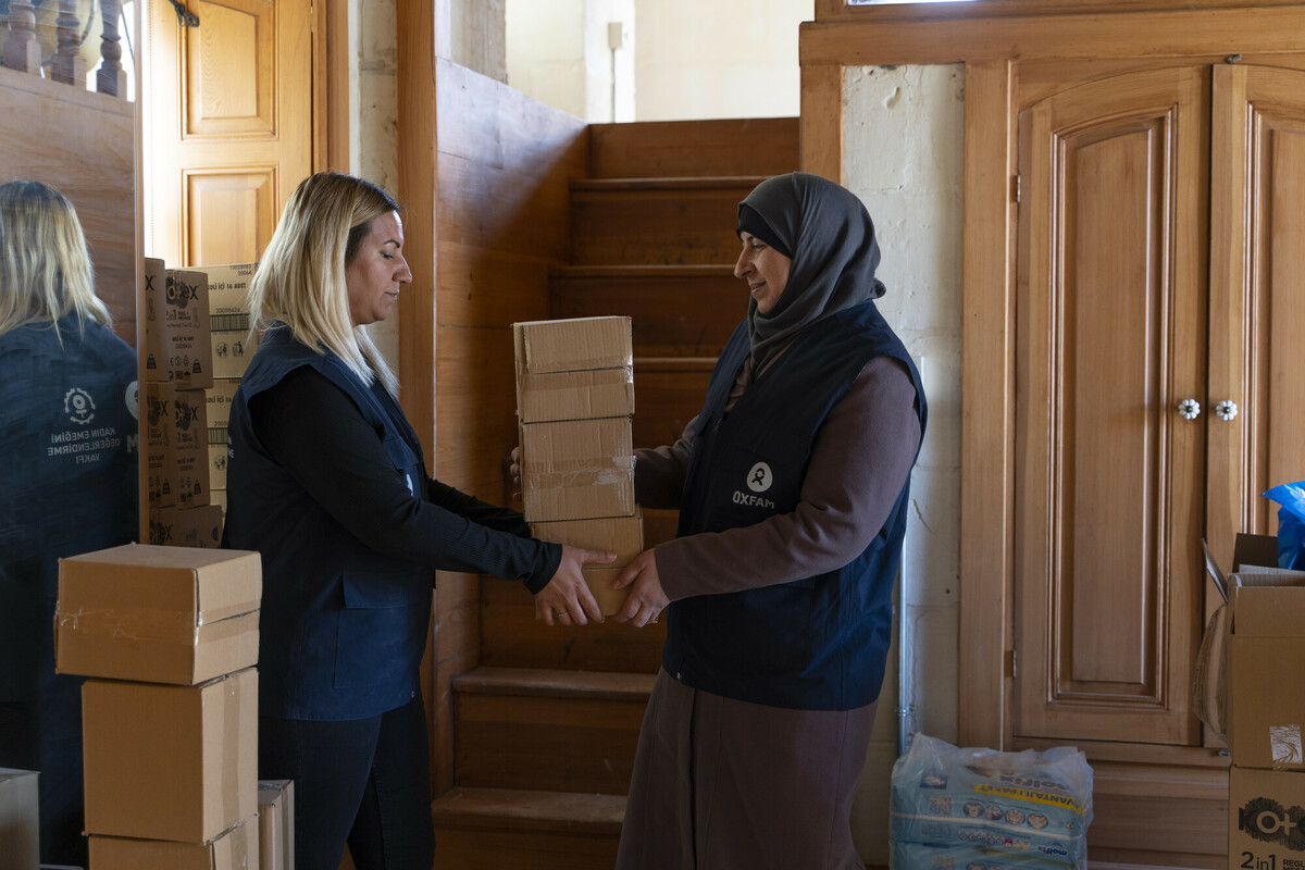 Turkiye: Yağmur, one of the KEDV Neighborhood Leaders program, and Amina, a member of the Matiya Women's Cooperative, are packing the prepared cleaning and hygiene kits to be delivered to the earthquake area. Photo: Yalcin Ciftci/Oxfam KEDV
