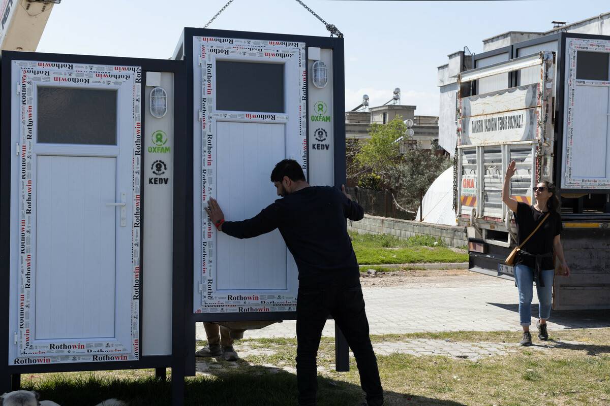 Turkiye: Delivery of sanitation facilities in Dulkadiroglu/Kahramanmaras. Photo: Mustafa KaraAli/OXFAM