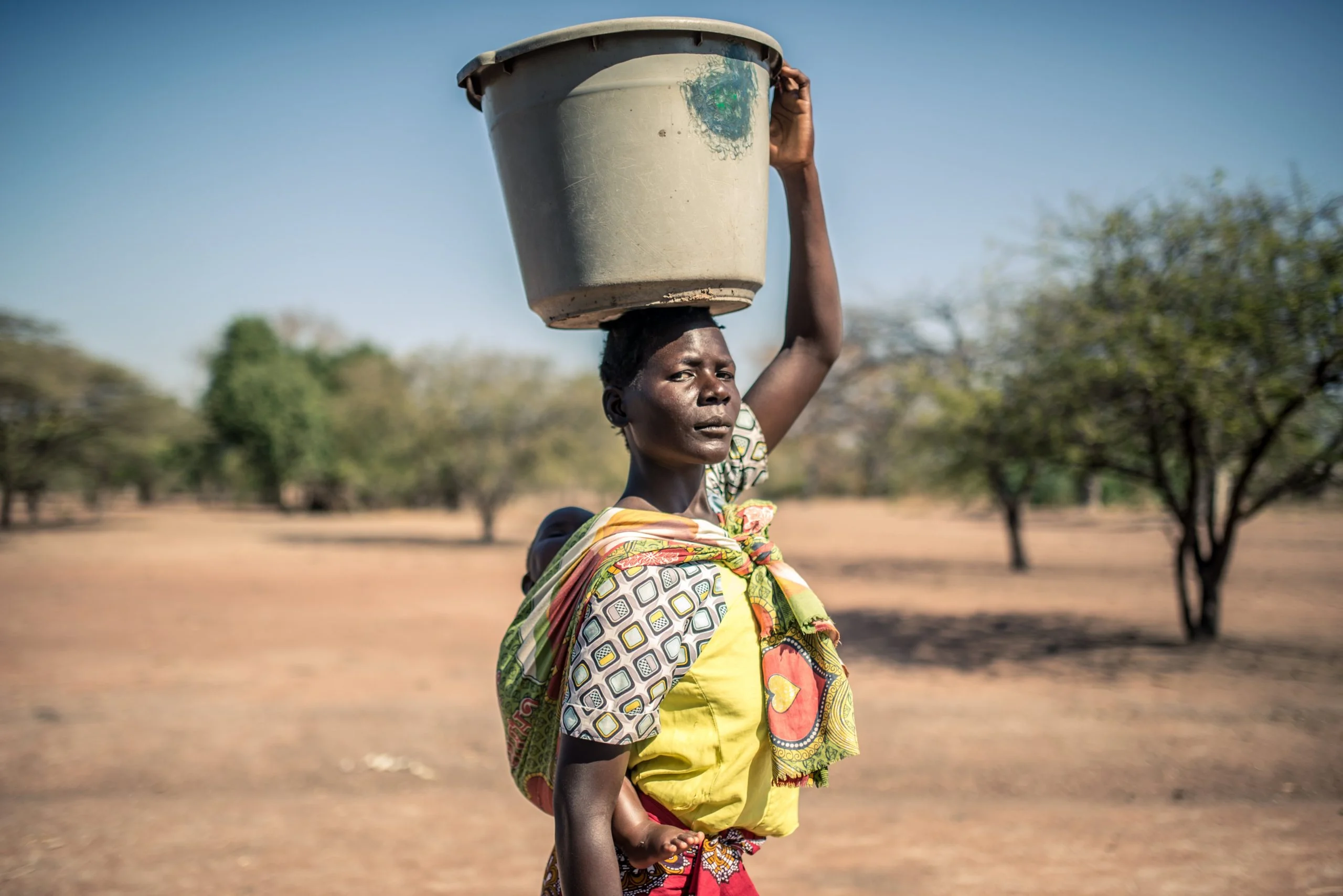 Blantyre Rural, Malawi: Elube (32) walks to collect water for her family. Elube's family has been severely affected by the drought and she now has to walk very far to find water. Photo: Aurelie Marrier d'Unienville/Oxfam AUS
