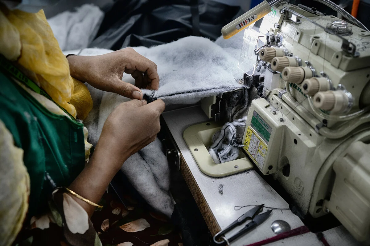 Textile workers are working inside a garment factory in Bangladesh. Photo: Fabeha Monir/Oxfam Textile workers are working inside a garment factory in Bangladesh. Photo: Fabeha Monir/Oxfam