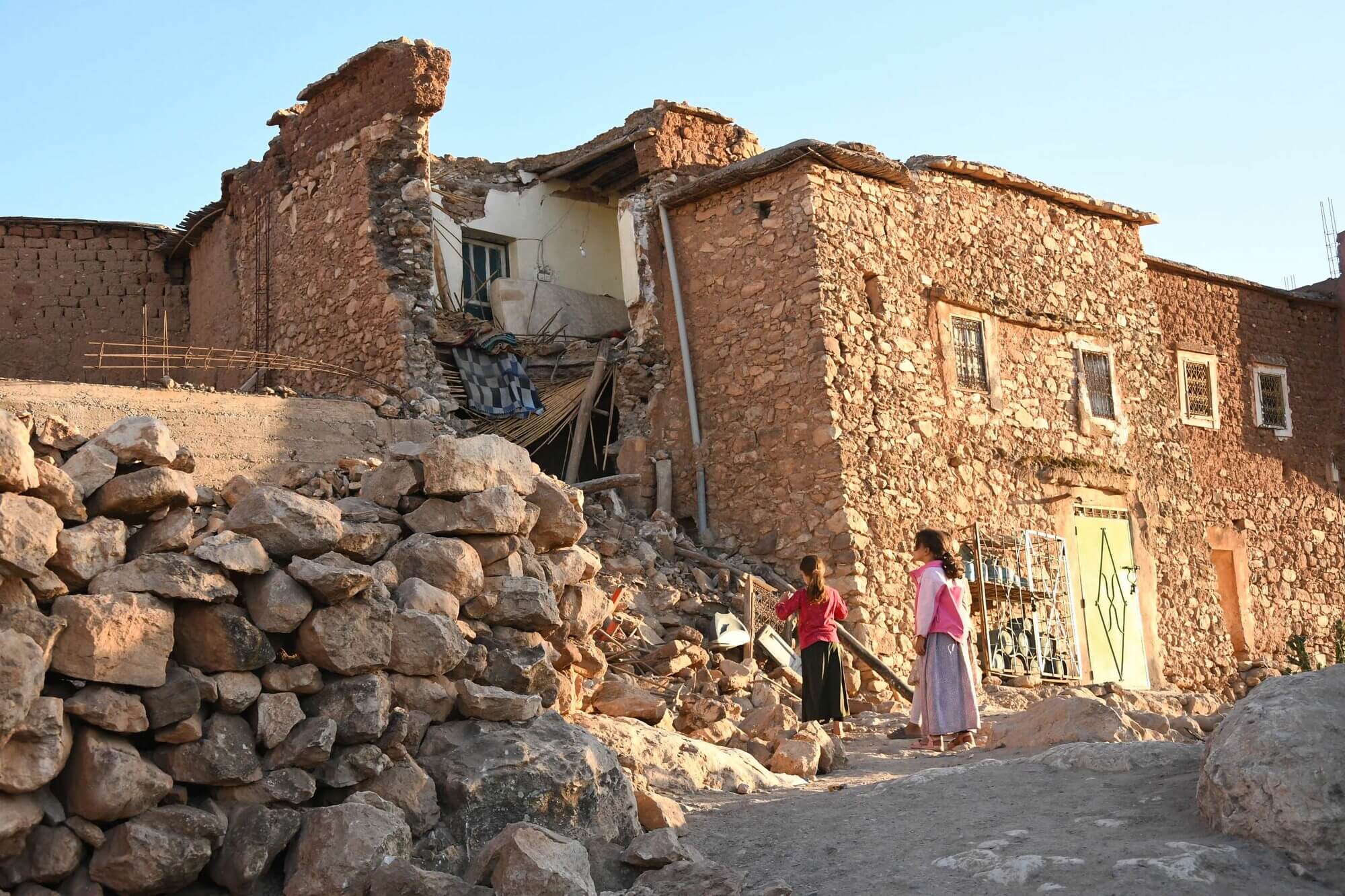 Morocco Earthquake: Children stand by a damaged building after a 6.8-magnitude earthquake in Tahannaout, Morocco on Sept. 9, 2023. Photo: Xinhua/Shutterstock