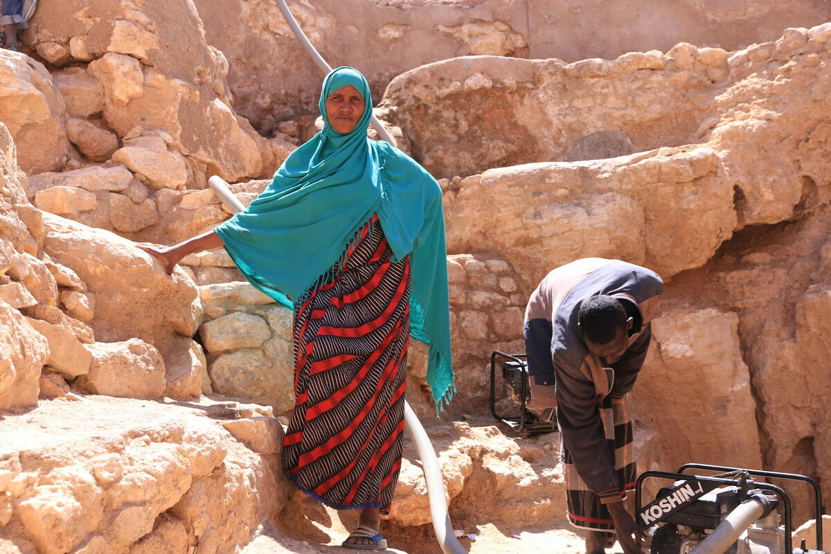 Women and man fetching water from a shallow well in Sincaro village, Sanaag region. Photo: Abdiaziz Adani / Oxfam
