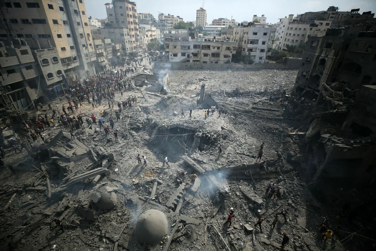 Gaza, Palestinian Territory, Occupied: Crisis in Occupied Palestinian Territory and Israel. Palestinians inspect the damage following an Israeli airstrike on the Sousi mosque in Gaza City on October 9, 2023. Photo: Majdi Fathi/NurPhoto/Shutterstock