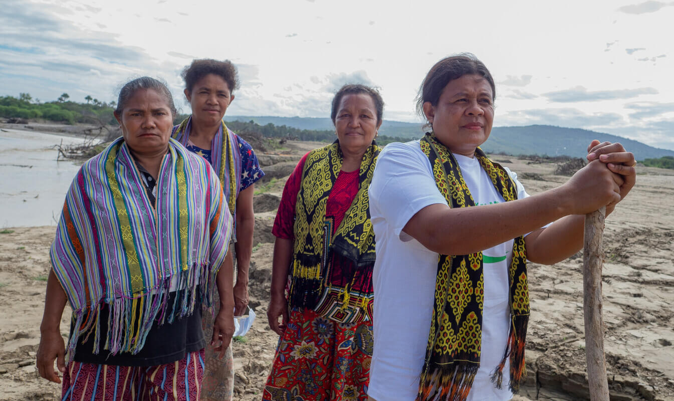 Guardians of their community. (left to right) Marice Nabuasa, Marica Ola, Marsalina Kause, and Febi Nautani stand near the river that often floods their village. Their women’s group is active in disaster management. Photo: Elizabeth Stevens/Oxfam