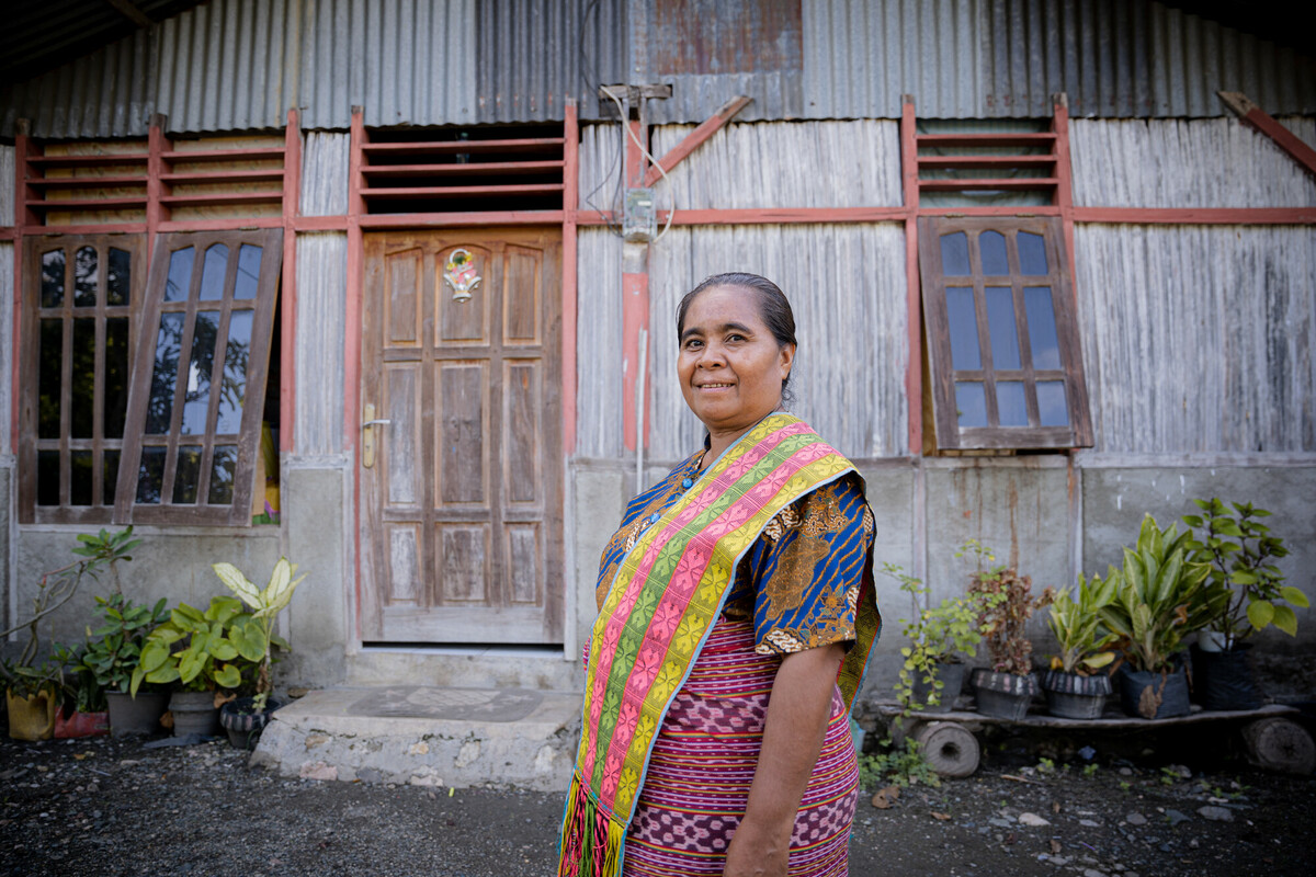 East Nusa Tenggara, Indonesia: Adriana is a farmer and weaver. After receiving mentoring from Oxfam’s local partner, she started a weaving group with other women in her village, where they sell their items for a fair price. Photo: M. Nugie and Andito Wasi/Oxfam. Photo (ABOVE): Likisa, Timor-Leste: Aju* and her husband work seven days a week to make palm wine, making a combined 60 USD a week. Through her participation in the ROMANSA project, she saved 348 USD last year and used the money to build a partial fence. Photo: Patrick Moran/Oxfam. * Name changed to protect identity.