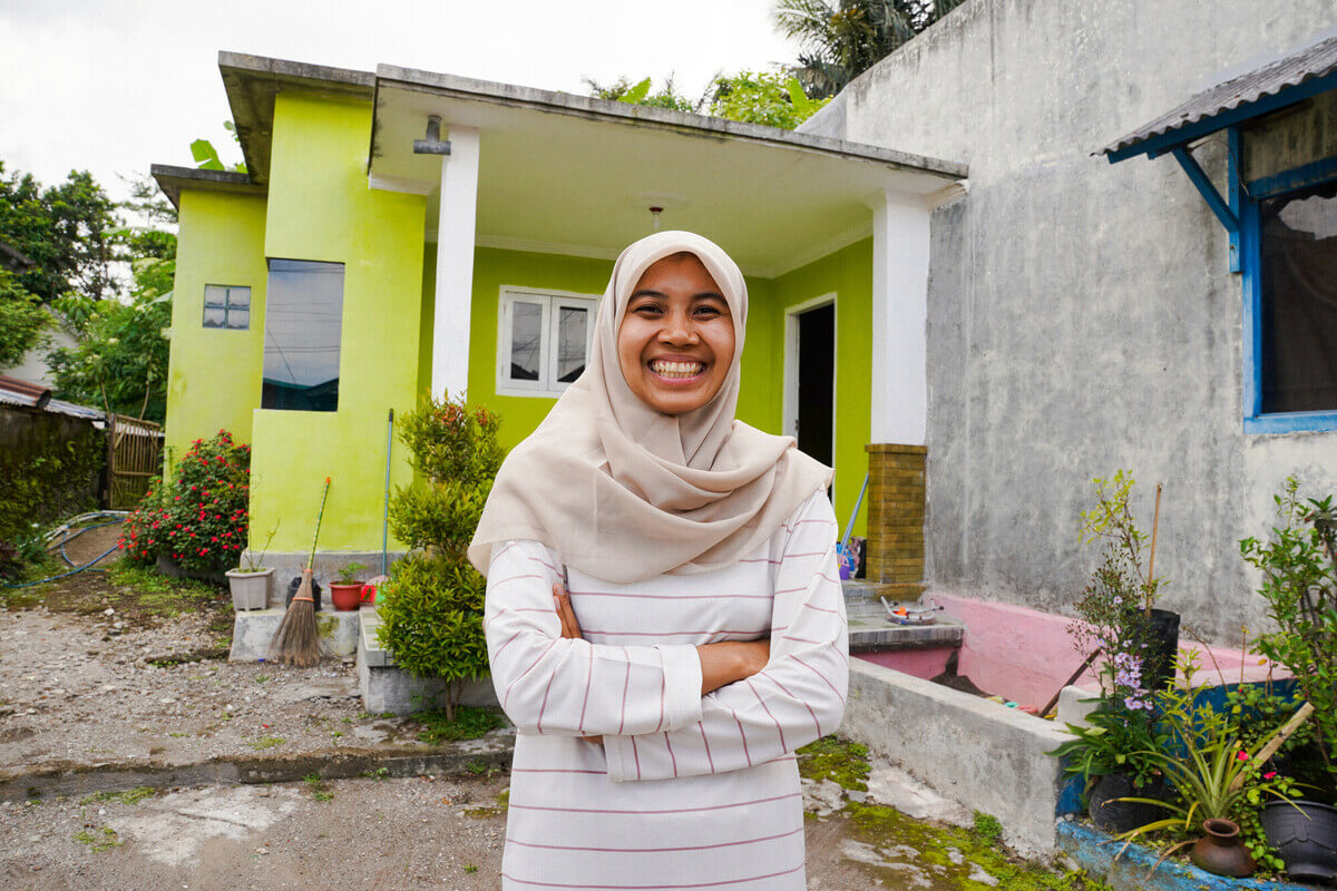 Indonesia: Indrawati is a child marriage survivor who later joined Gema Alam and learnt about her rights and gender equality, and persuaded her husband to let her pursue her dreams of higher education. She is currently a university student, tutor, and trusted Treasurer of BUMDes. Photo: M. Nugie and Andito Wasi/Oxfam. : Oxfam acknowledges the support of the Australian Government through the Australian NGO Cooperation Program (ANCP). Indonesia: Indrawati is a child marriage survivor who later joined Gema Alam and learnt about her rights and gender equality, and persuaded her husband to let her pursue her dreams of higher education. She is currently a university student, tutor, and trusted Treasurer of BUMDes. Photo: M. Nugie and Andito Wasi/Oxfam. : Oxfam acknowledges the support of the Australian Government through the Australian NGO Cooperation Program (ANCP).