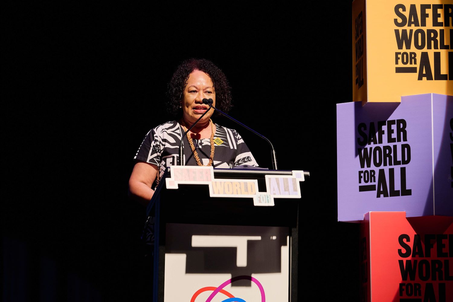 Australia: Ema Vueti, President, Pacific Islands Council of Qld, speaking at the SFWA election forum in Brisbane. Photo: Oxfam Australia: Ema Vueti, President, Pacific Islands Council of Qld, speaking at the SFWA election forum in Brisbane. Photo: Oxfam