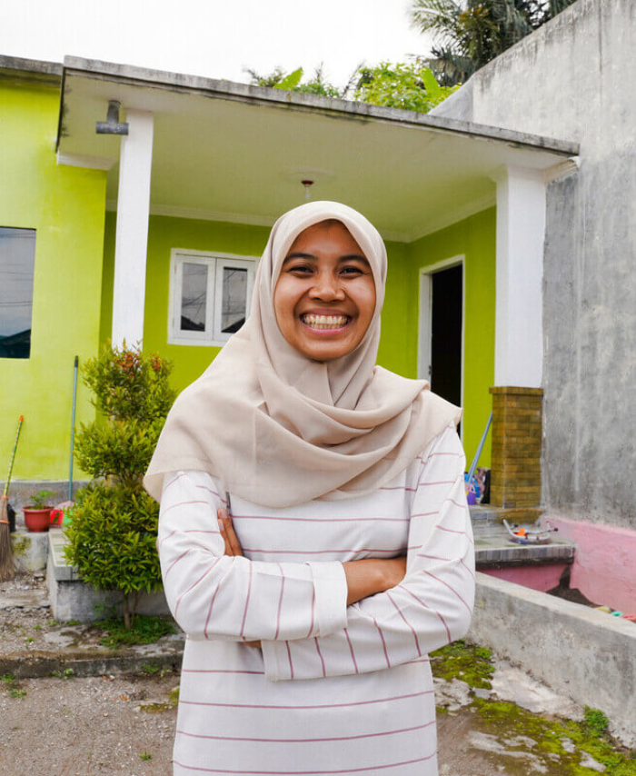 Indonesia: Indrawati is a child marriage survivor who later joined Gema Alam and learnt about her rights and gender equality, and persuaded her husband to let her pursue her dreams of higher education. She is currently a university student, tutor, and trusted Treasurer of BUMDes. Photo: M. Nugie and Andito Wasi/Oxfam. : Oxfam acknowledges the support of the Australian Government through the Australian NGO Cooperation Program (ANCP).