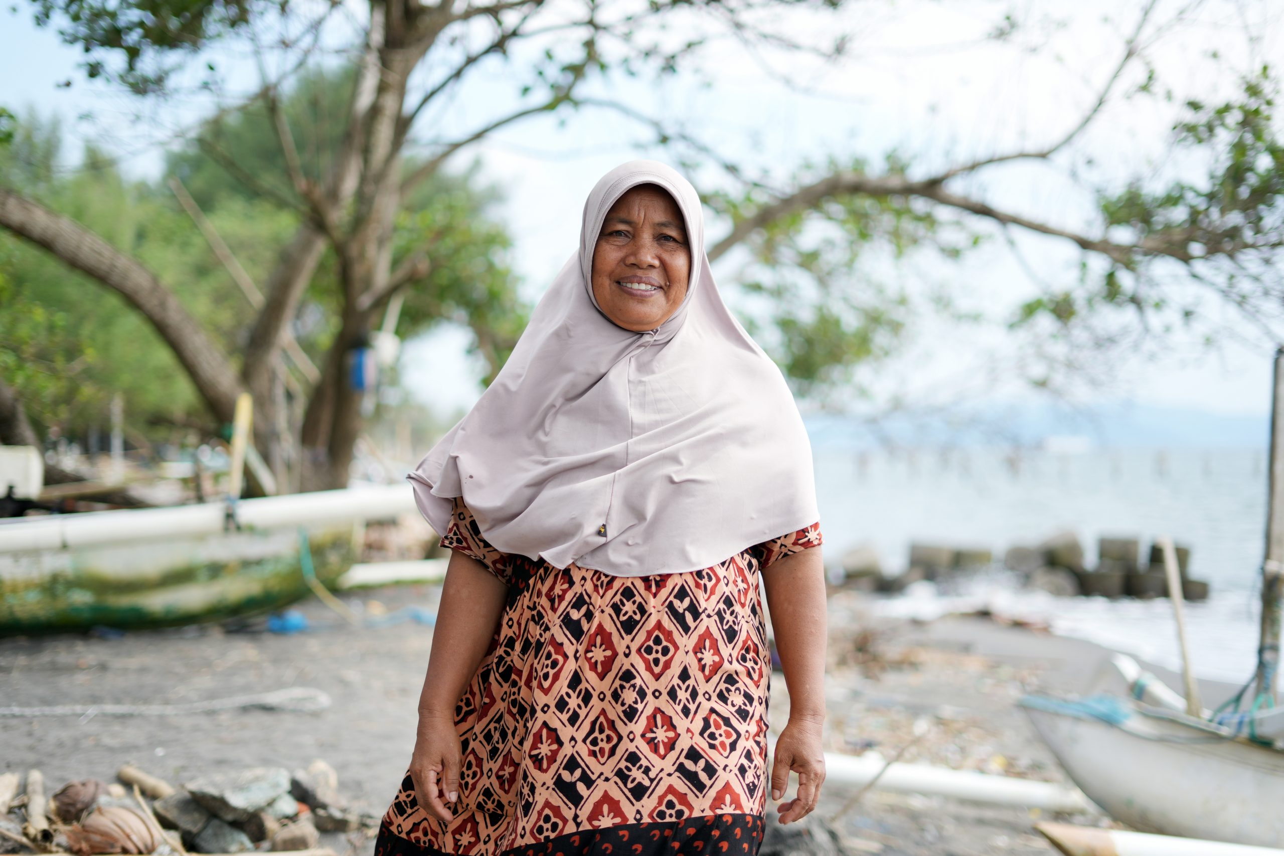 Indonesia: Meimei is a fishmonger whose community experiences damaging flash floods. Oxfam and local partner, KONSEPSI, are supporting the community in anticipatory action training and by installing measurement markers. Aimee Han/Oxfam. Oxfam acknowledges the support of the Australian Government through the Australian NGO Cooperation Program (ANCP).