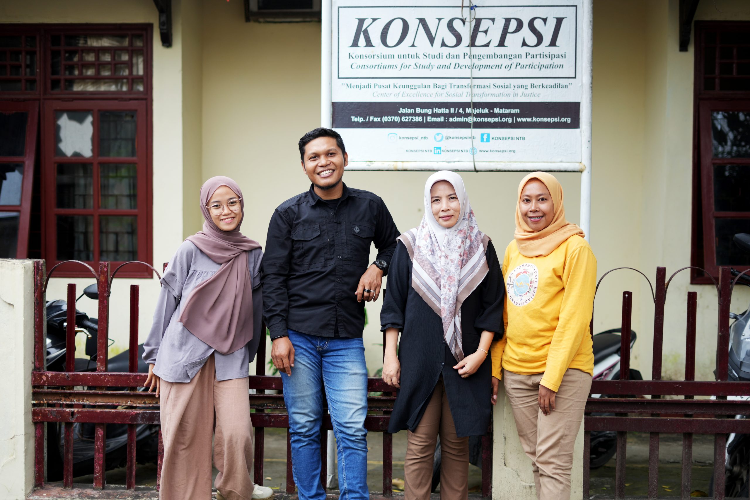 Lombok, Indonesia: Oxfam's local partner KONSEPSI staff members Izmi, Rizwan, Rini and Uun. The team is currently working with disaster-prone communities to prepare them for the risks of hydro-meteorological disasters, especially floods. Photo: Aimee Han/Oxfam